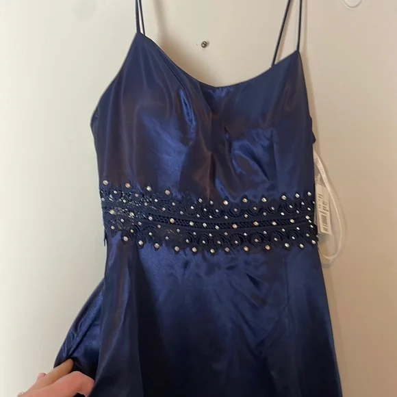 Navy blue satin size 8 prom/ bridesmaids/ formal dress - Picture 4 of 11